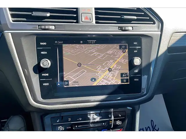 2024 Volkswagen Tiguan AWD | LEATHER | NAV | PANORAMIC SUNROOF | - Photo 17