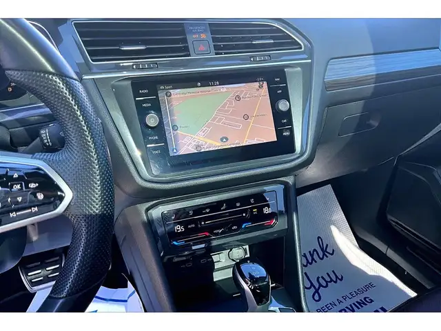 2024 Volkswagen Tiguan AWD | LEATHER | NAV | PANORAMIC SUNROOF | - Photo 19