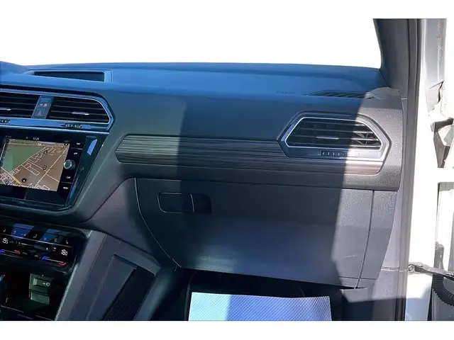 2024 Volkswagen Tiguan AWD | LEATHER | NAV | PANORAMIC SUNROOF | - Photo 21