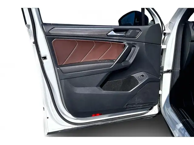 2024 Volkswagen Tiguan AWD | LEATHER | NAV | PANORAMIC SUNROOF | - Photo 28