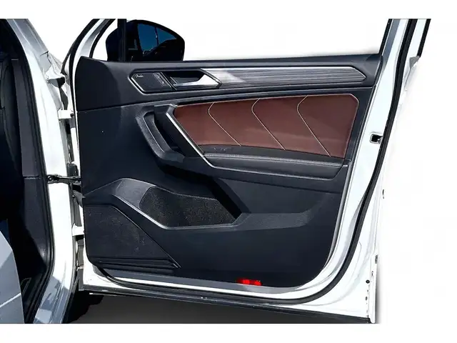 2024 Volkswagen Tiguan AWD | LEATHER | NAV | PANORAMIC SUNROOF | - Photo 29