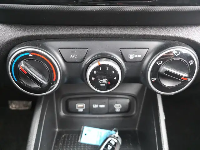 2024 Hyundai Venue Preferred Preferred | Lane Assist |Heated... - Photo 13