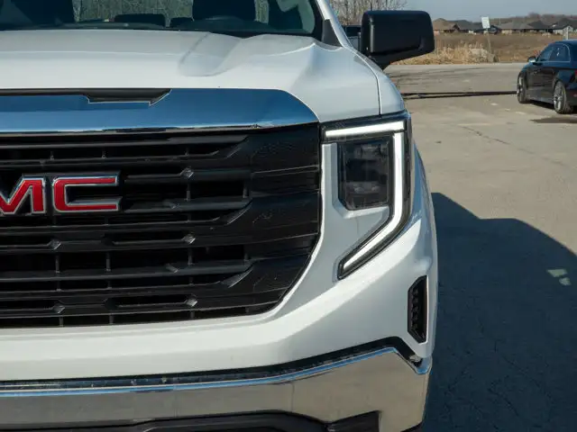 2025 GMC Sierra 1500 Pro - Wi-Fi Hotspot | Lane Assist - Photo 11