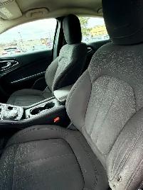 2015 Chrysler 200 Limited 4dr Front-wheel Drive Sedan Automatic - Photo 18