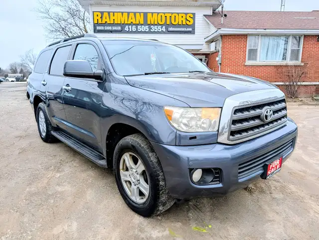 2010 Toyota Sequoia 4WD 4dr 4.6L SR5 | Sun-roof! | Heated seats!