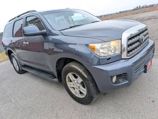 2010 Toyota Sequoia 4WD 4dr 4.6L SR5 | Sun-roof! | Heated seats! - Photo 3