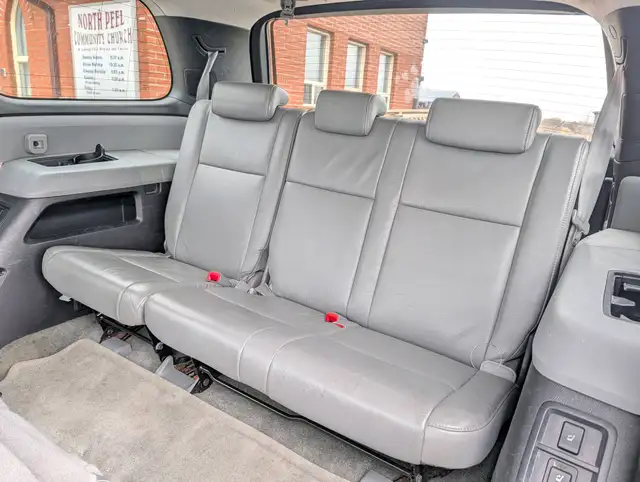 2010 Toyota Sequoia 4WD 4dr 4.6L SR5 | Sun-roof! | Heated seats! - Photo 9