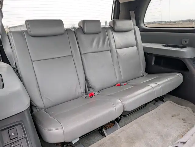 2010 Toyota Sequoia 4WD 4dr 4.6L SR5 | Sun-roof! | Heated seats! - Photo 10