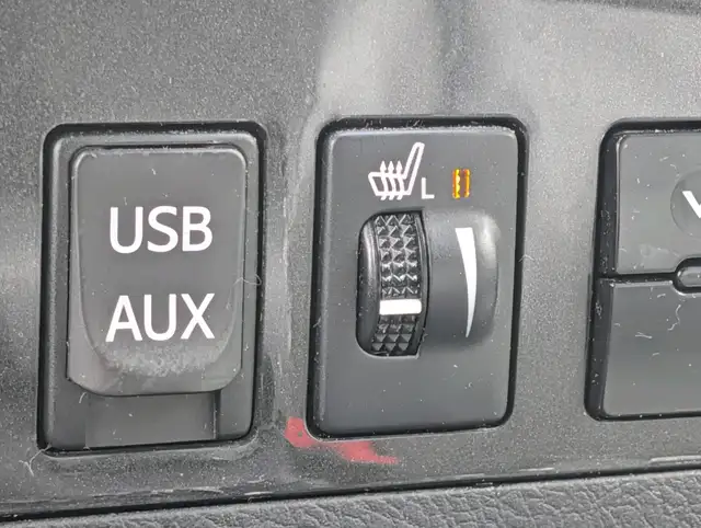 2010 Toyota Sequoia 4WD 4dr 4.6L SR5 | Sun-roof! | Heated seats! - Photo 14