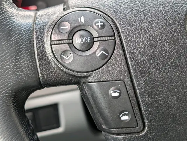 2010 Toyota Sequoia 4WD 4dr 4.6L SR5 | Sun-roof! | Heated seats! - Photo 16