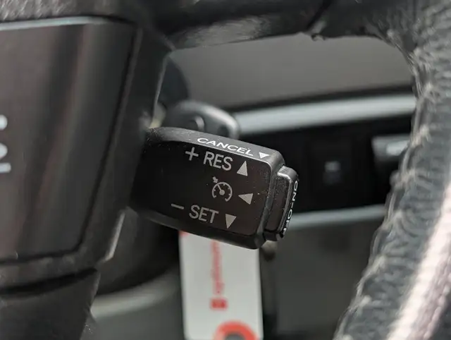 2010 Toyota Sequoia 4WD 4dr 4.6L SR5 | Sun-roof! | Heated seats! - Photo 17