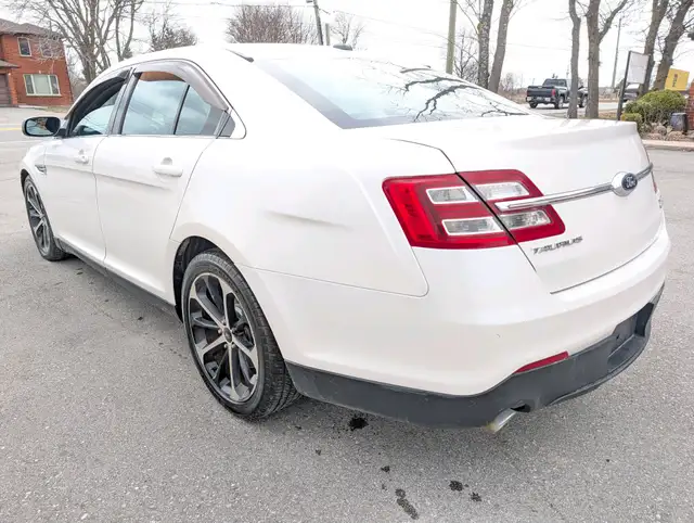 2014 Ford Taurus 4dr Sdn SEL AWD | Fully Loaded! | Heated seats! - Photo 5