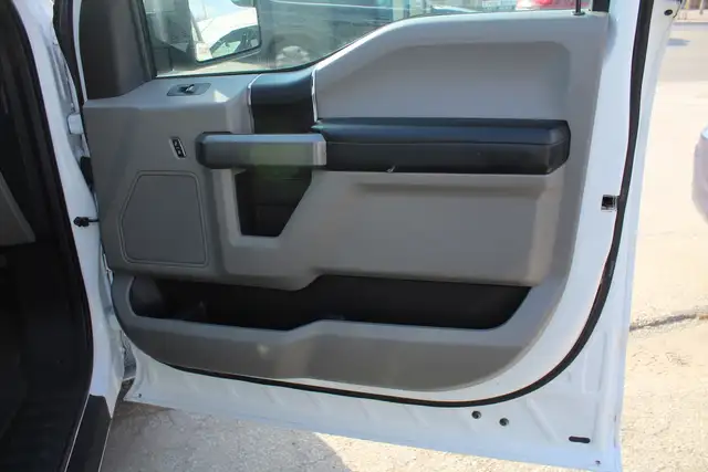 2019 Ford F-150 XLT Reg Cab 8ft Box Ladder Rack Matching Cap - Photo 13