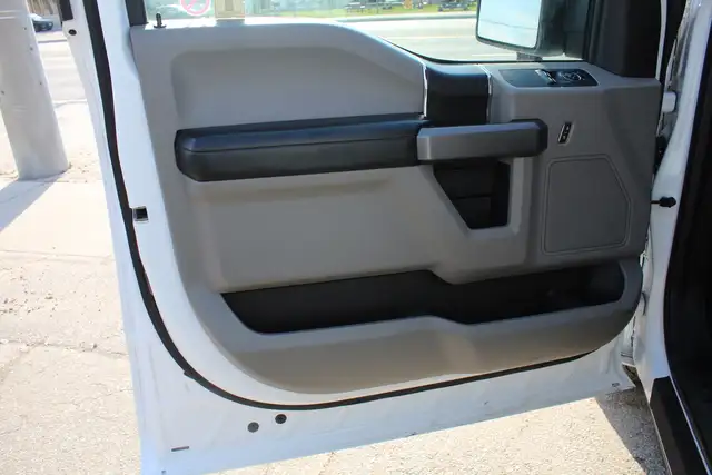 2019 Ford F-150 XLT Reg Cab 8ft Box Ladder Rack Matching Cap - Photo 16