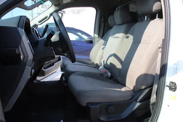 2019 Ford F-150 XLT Reg Cab 8ft Box Ladder Rack Matching Cap - Photo 18