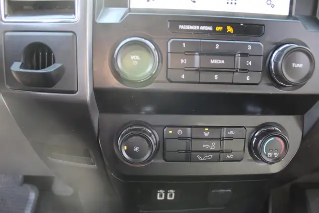 2019 Ford F-150 XLT Reg Cab 8ft Box Ladder Rack Matching Cap - Photo 20