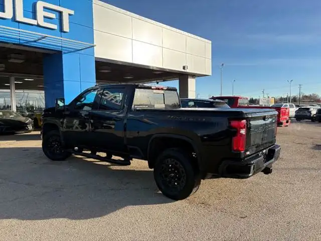 2024 Chevrolet Silverado 2500HD LTZ Midnight Edition 6.6L - Photo 4