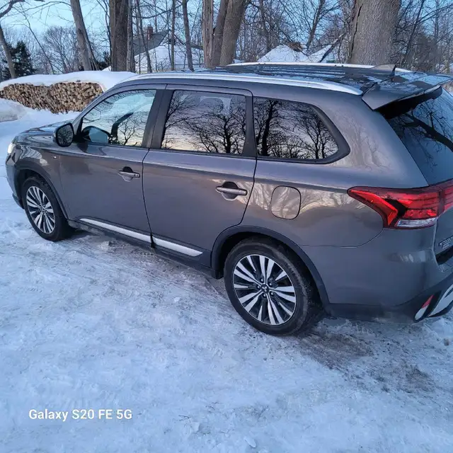 2019 Mitsubishi Outlander 7 Passenger - Photo 2