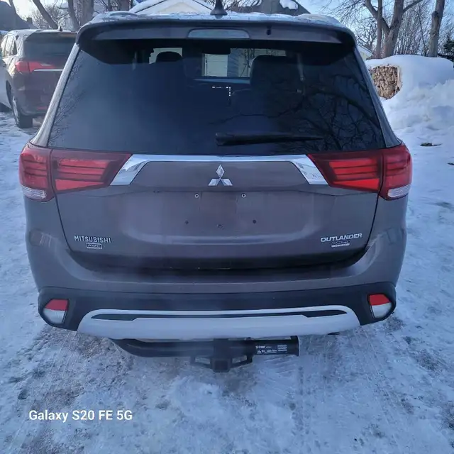 2019 Mitsubishi Outlander 7 Passenger - Photo 3