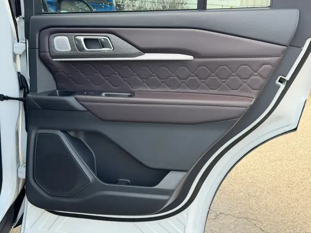 2026 Ford Explorer PLATINUM | LUX LEATHER PACKAGE | - Photo 29