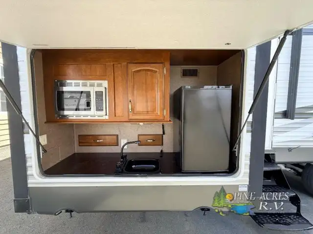 2016 Forest River RV Wildwood DLX 402QBQ - Photo 3