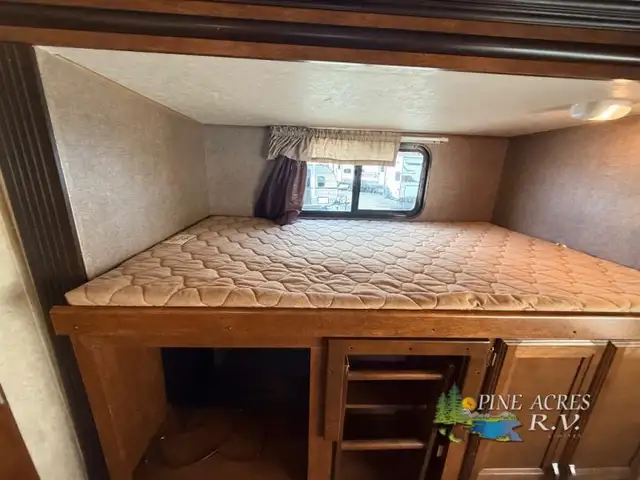 2016 Forest River RV Wildwood DLX 402QBQ - Photo 8