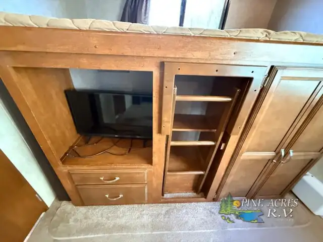 2016 Forest River RV Wildwood DLX 402QBQ - Photo 9