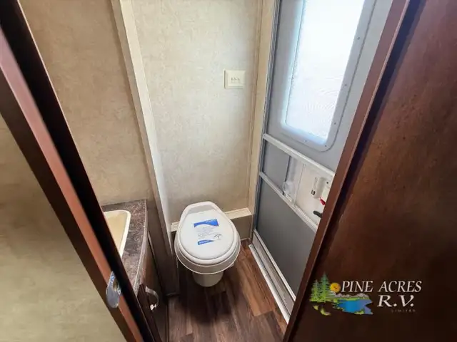 2016 Forest River RV Wildwood DLX 402QBQ - Photo 10