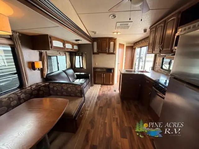 2016 Forest River RV Wildwood DLX 402QBQ - Photo 14
