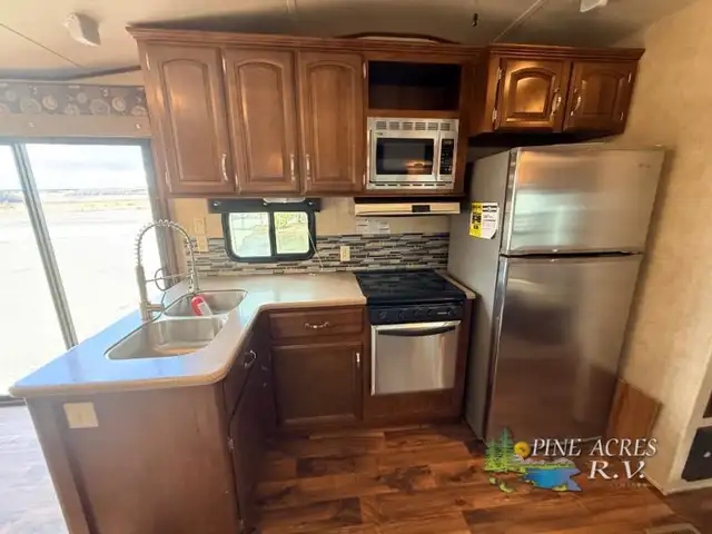 2016 Forest River RV Wildwood DLX 402QBQ - Photo 17