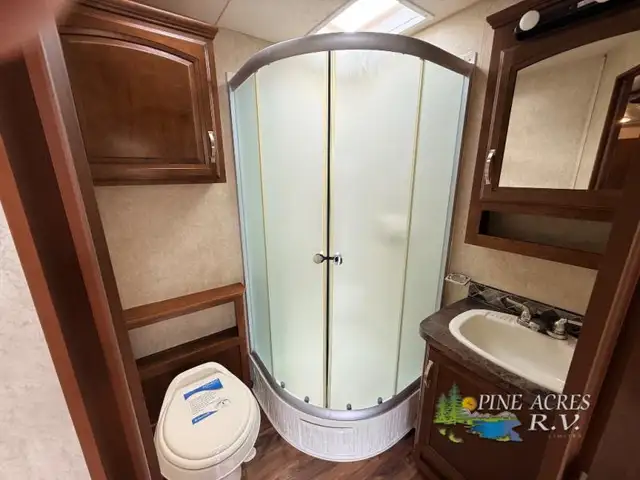 2016 Forest River RV Wildwood DLX 402QBQ - Photo 23