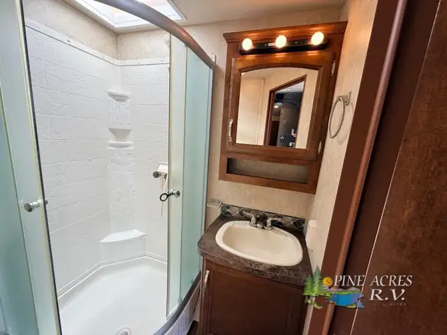 2016 Forest River RV Wildwood DLX 402QBQ - Photo 25