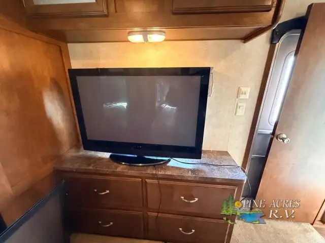 2016 Forest River RV Wildwood DLX 402QBQ - Photo 28