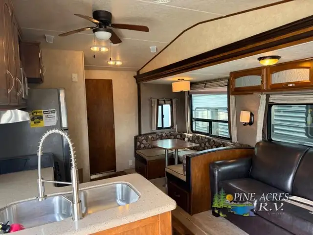 2016 Forest River RV Wildwood DLX 402QBQ - Photo 37