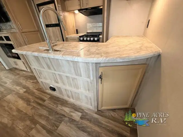 2020 Coachmen RV Catalina Legacy 333BHTSCK - Photo 8