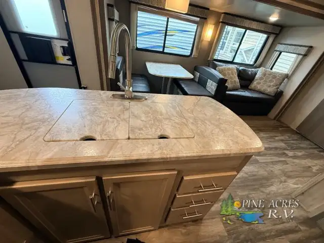 2020 Coachmen RV Catalina Legacy 333BHTSCK - Photo 18