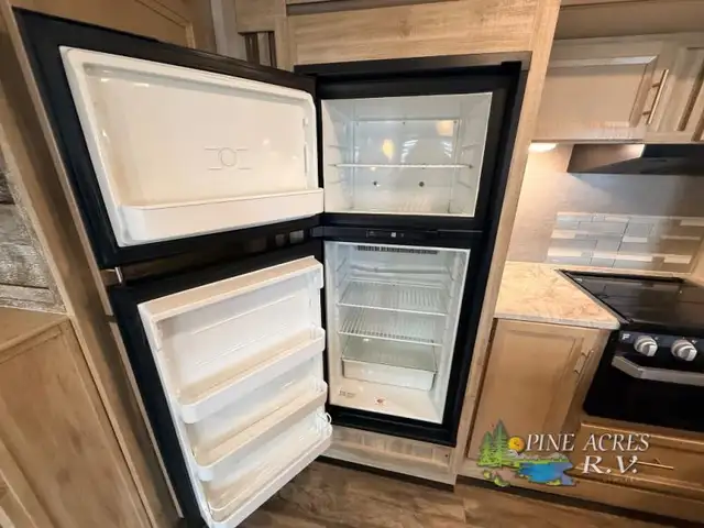 2020 Coachmen RV Catalina Legacy 333BHTSCK - Photo 19