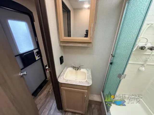 2020 Coachmen RV Catalina Legacy 333BHTSCK - Photo 33