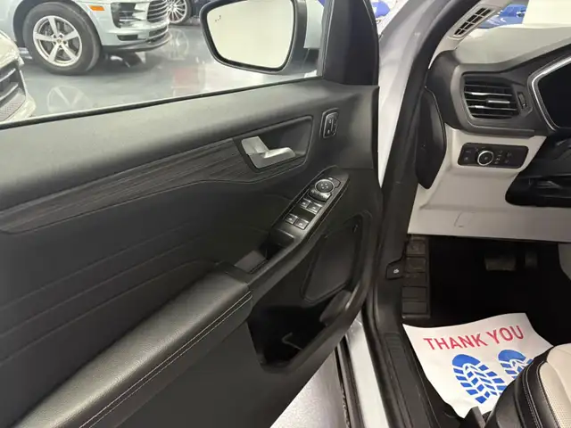 2025 Ford Escape Platinum AWD - Photo 9