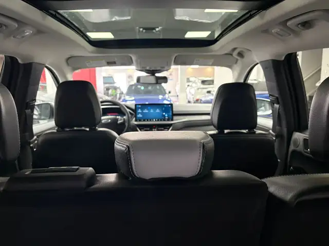 2025 Ford Escape Platinum AWD - Photo 17
