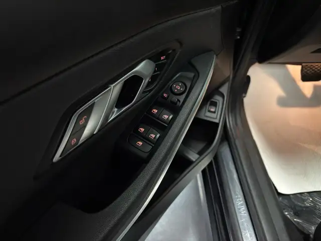 2021 BMW 3-Series 330i xDrive Sedan North America - Photo 10