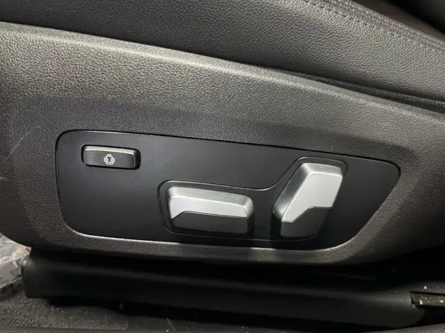 2021 BMW 3-Series 330i xDrive Sedan North America - Photo 13