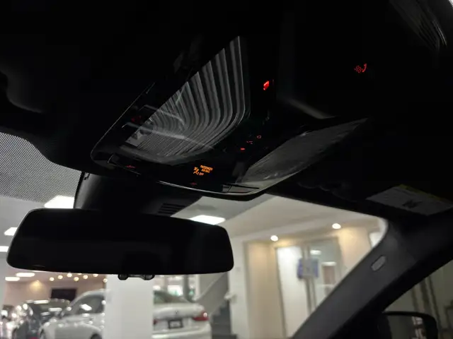 2021 BMW 3-Series 330i xDrive Sedan North America - Photo 33