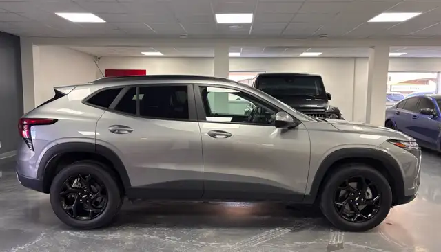 2024 Chevrolet Trax FWD 4dr LT - Photo 3