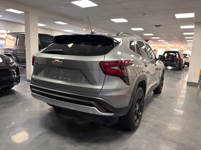 2024 Chevrolet Trax FWD 4dr LT - Photo 5