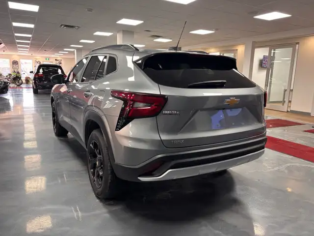 2024 Chevrolet Trax FWD 4dr LT - Photo 7