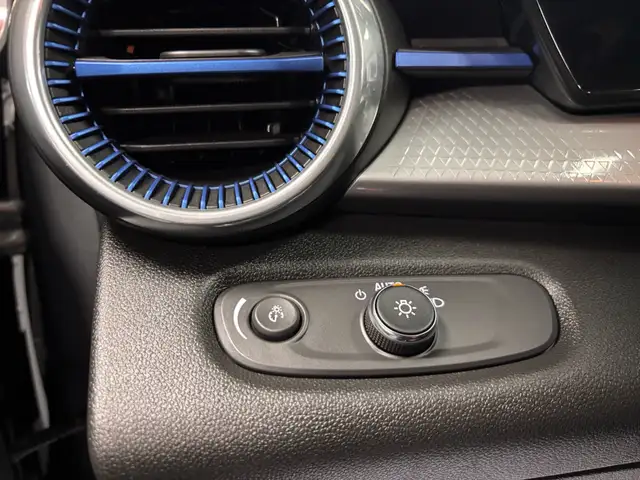 2024 Chevrolet Trax FWD 4dr LT - Photo 19