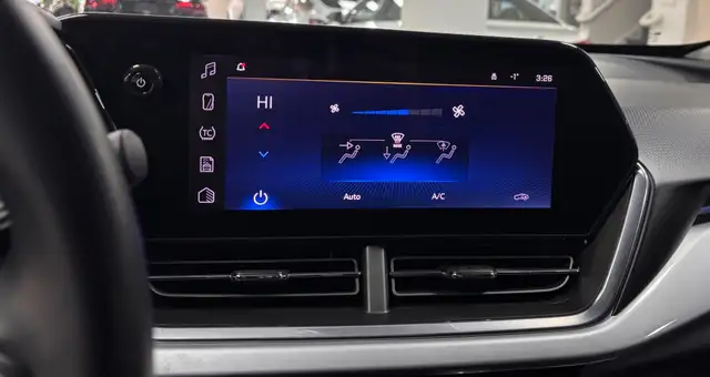 2024 Chevrolet Trax FWD 4dr LT - Photo 23