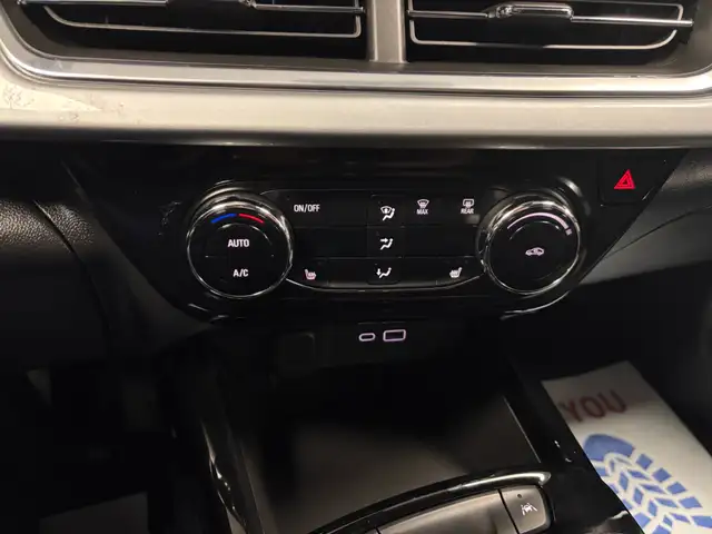 2024 Chevrolet Trax FWD 4dr LT - Photo 28