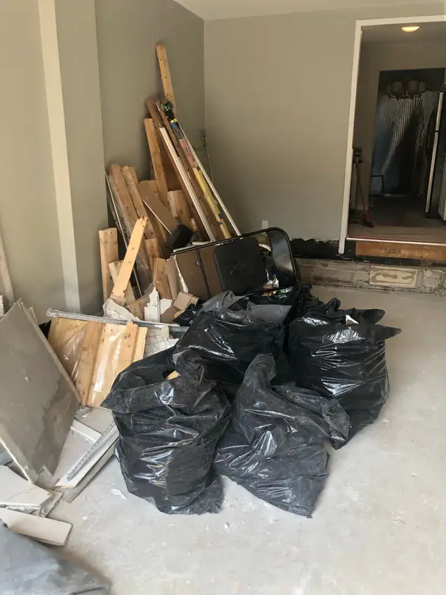 House Trash(garbage, furniture, appliance) Removal 647-957-2770 - Photo 5